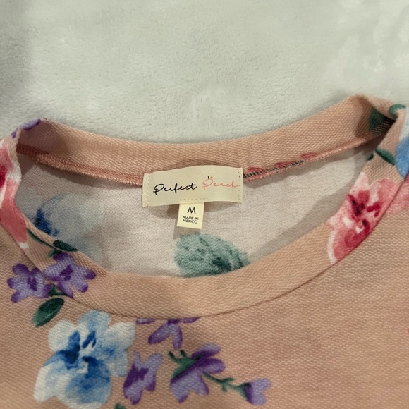 Floral Print Top with Pockets - Picture 3 of 3